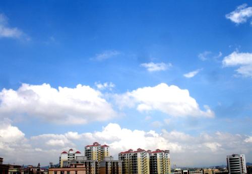 堅(jiān)決打贏藍(lán)天保衛(wèi)戰(zhàn) 增強(qiáng)人民藍(lán)天幸福感